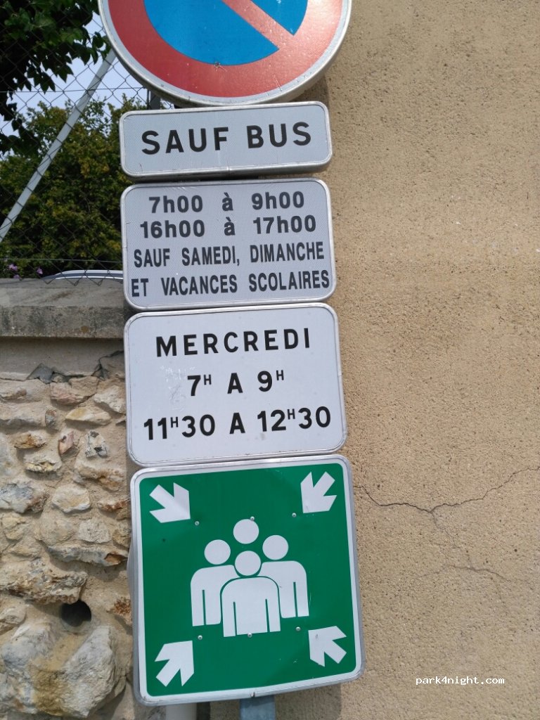 (28320) Gallardon - 4 Place Saint-Luc — foto