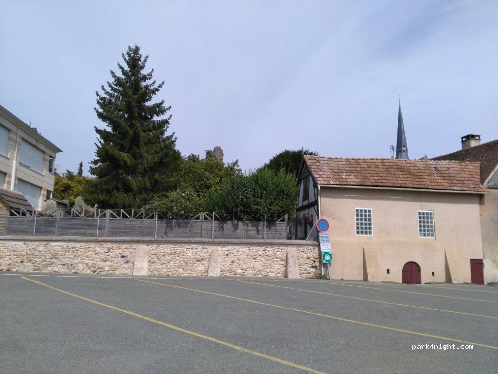 (28320) Gallardon - 4 Place Saint-Luc — foto 3