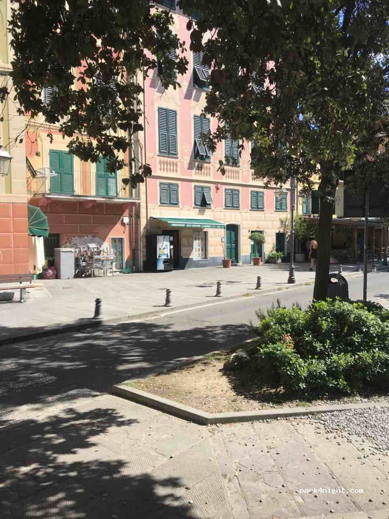 (19015) Levanto - 33 Piazza Staglieno — foto