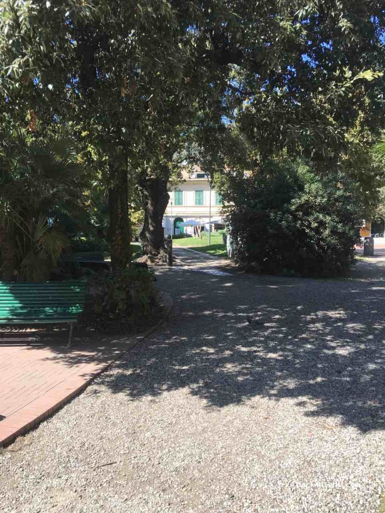 (19015) Levanto - 33 Piazza Staglieno — foto 2