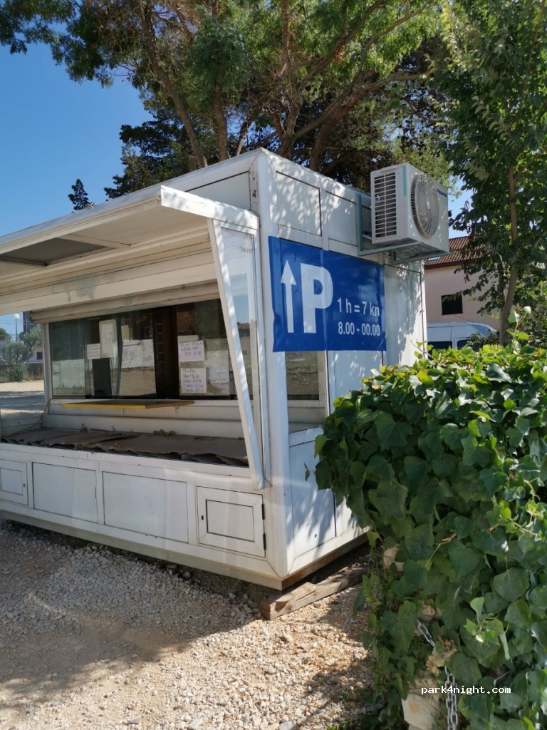 (23210) Biograd na Moru - 24 Šetalište kneza Branimira — foto