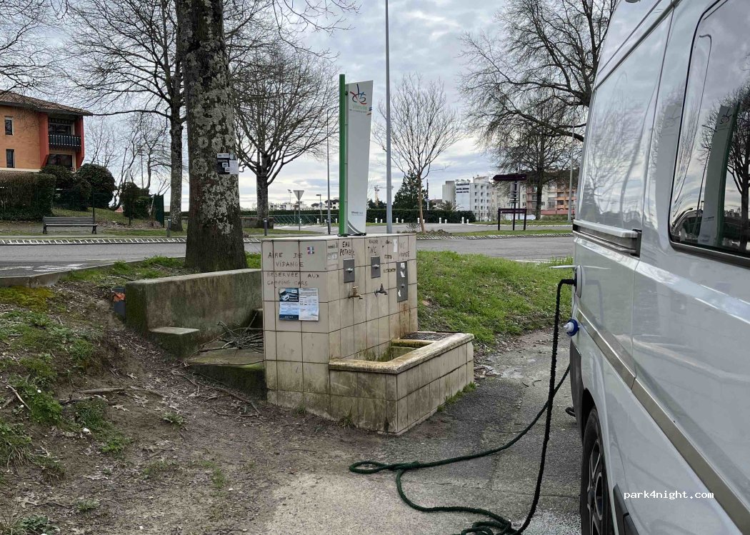 (40100) Dax - Quai du 28E Btn de Chasseurs — foto 5