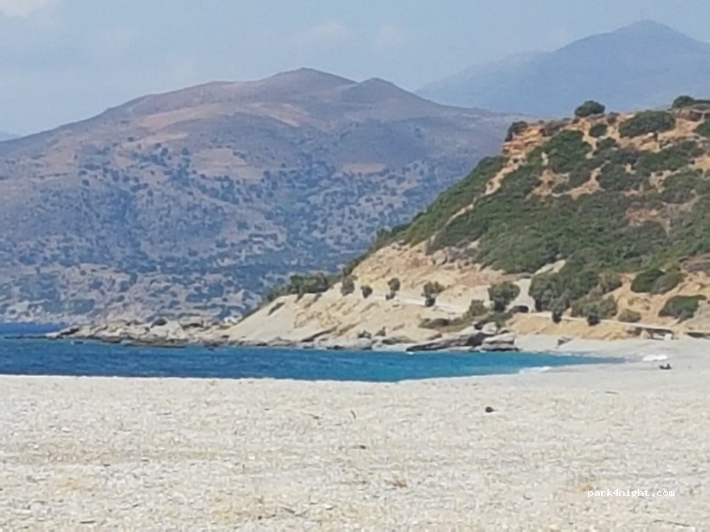 (740 53) Triopetra - Unnamed Road — foto 2