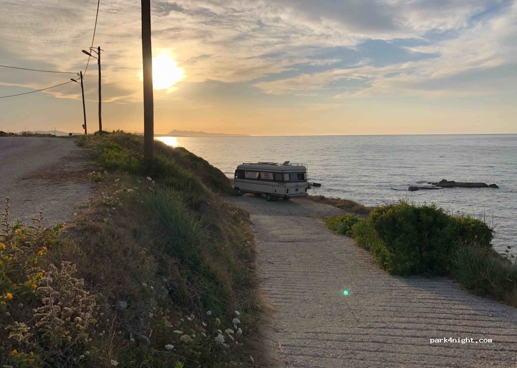 (490 81) Agios Stefanos - Unnamed Road — foto