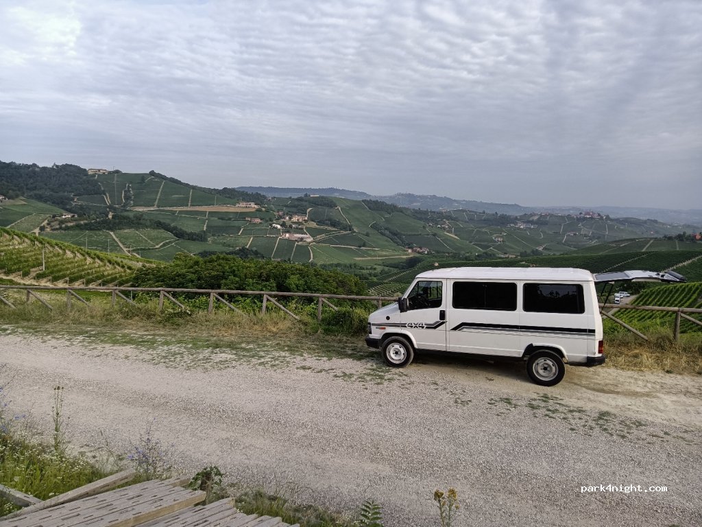 (12050) Serralunga d'Alba - Strada Provinciale 125 — foto
