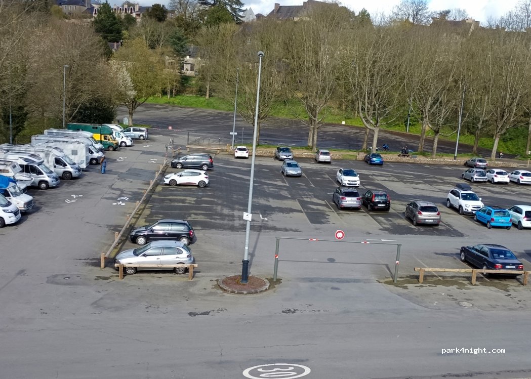 Aire de services et stationnement camping-car Fougères — foto