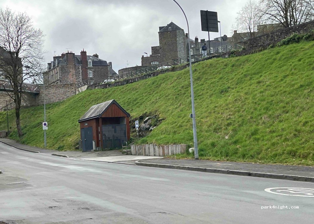 Aire de services et stationnement camping-car Fougères — foto 5