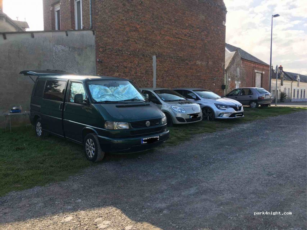 (02270) Crécy-sur-Serre - 32 Rue de l'Église — foto 2