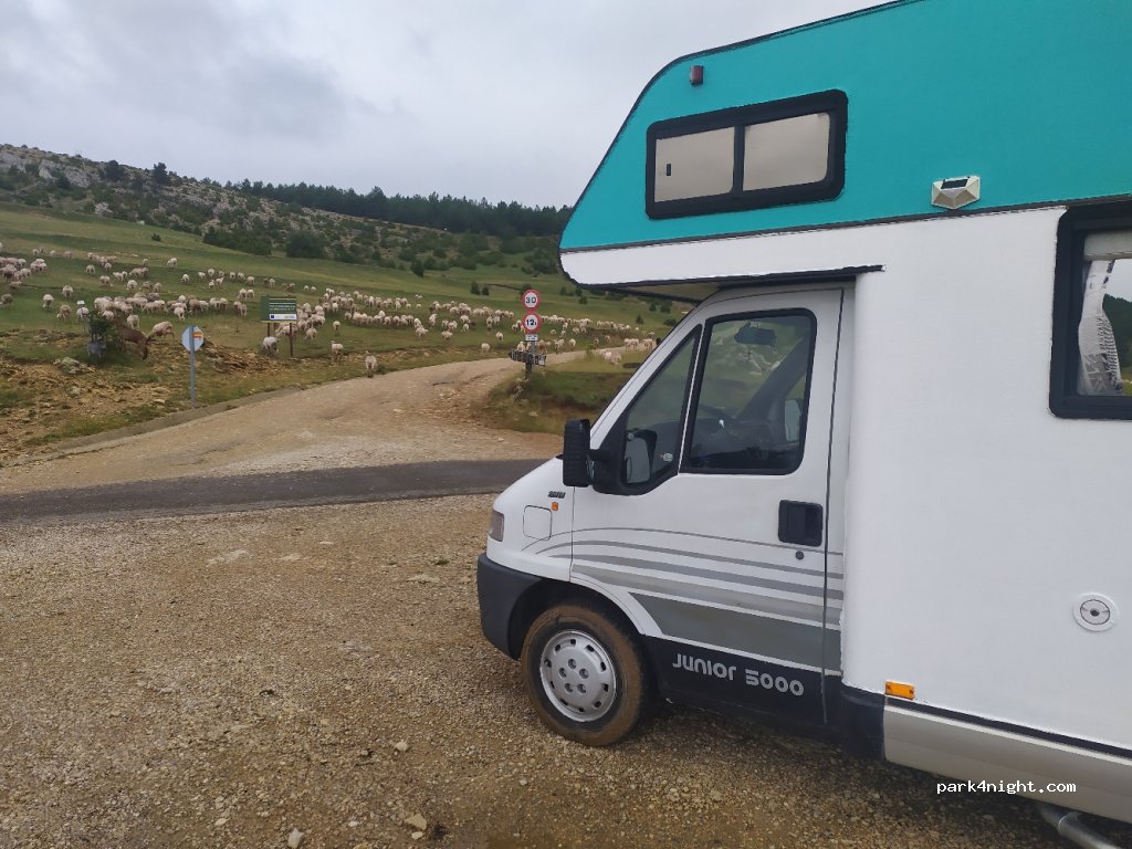 (44140) Cantavieja - Unnamed Road — foto