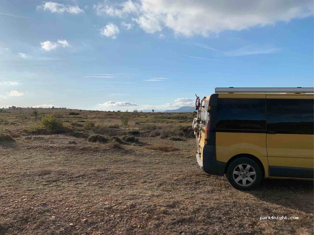 (09557) Merindad de Valdeporres - Carretera de Cubillos del Rojo a Leva — foto