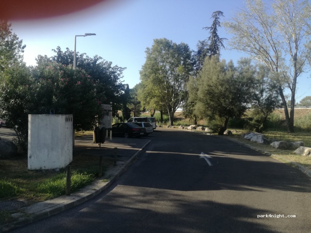 (13200) Arles - 8 Rue Charlie Chaplin — foto