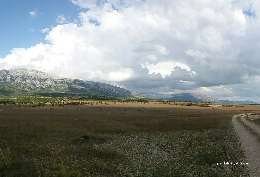 (22310) Kijevo - Unnamed Road — foto