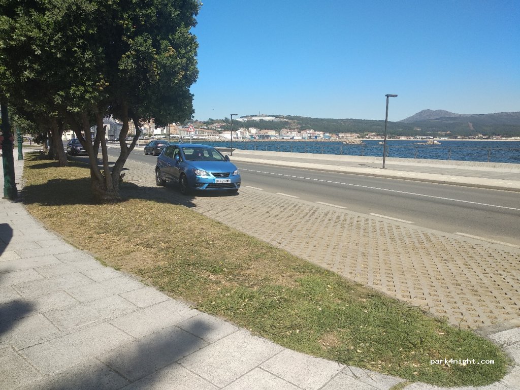 (15960) Ribeira - 2 Rúa Castillejos — foto 2