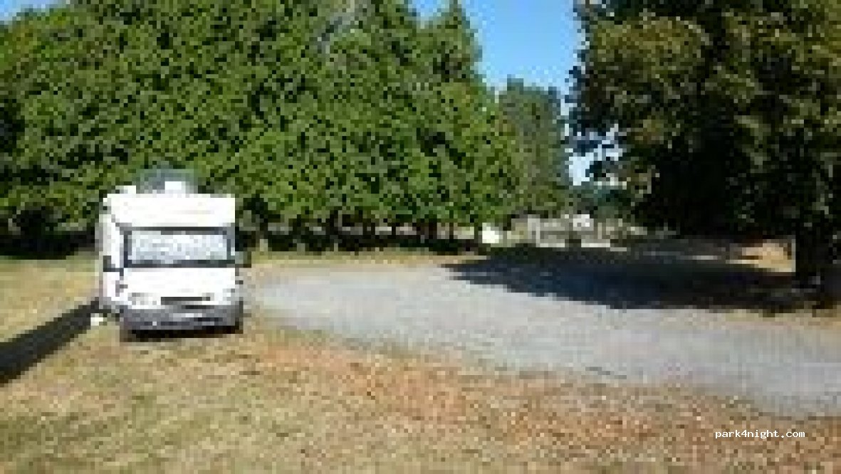 (03290) Dompierre-sur-Besbre - Les Sapins — foto