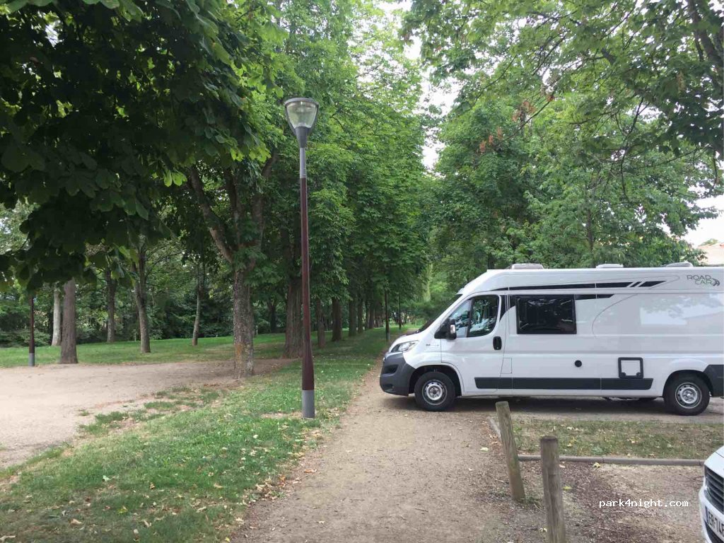 (63500) Saint-Rémy-de-Chargnat - 6 Rue des Remparts — foto