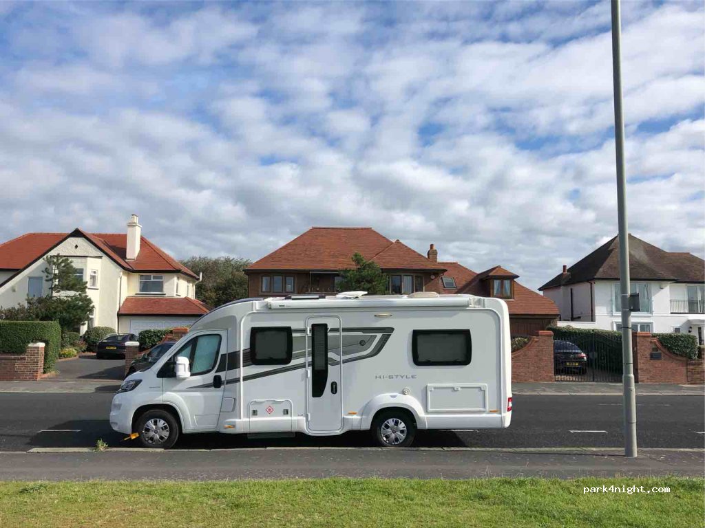 (FY8 1LZ) Lytham St Annes - 59 South Promenade — foto