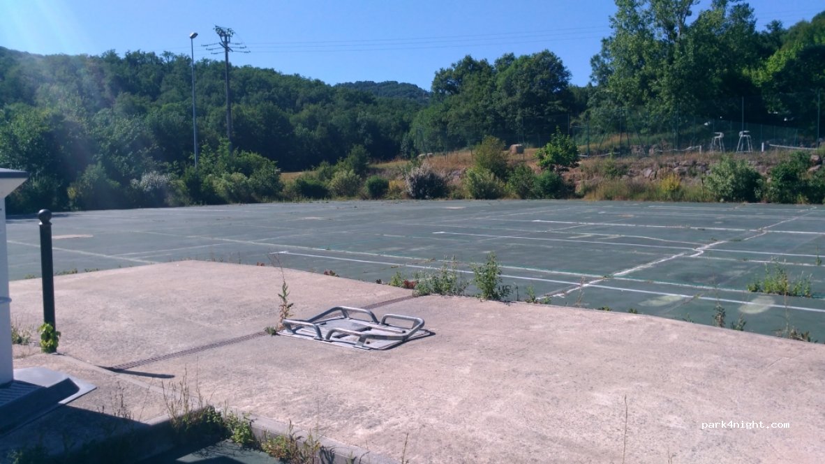 Aire de camping-cars Najac — foto 2