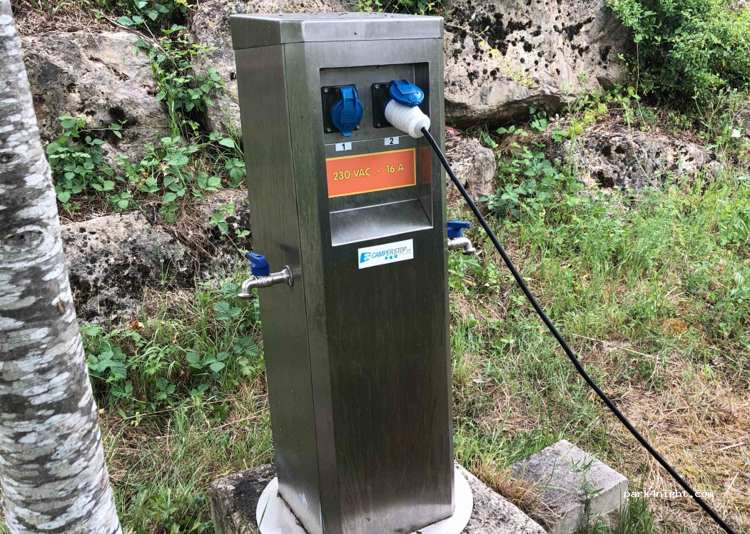 Aire de camping-cars Najac — foto 3