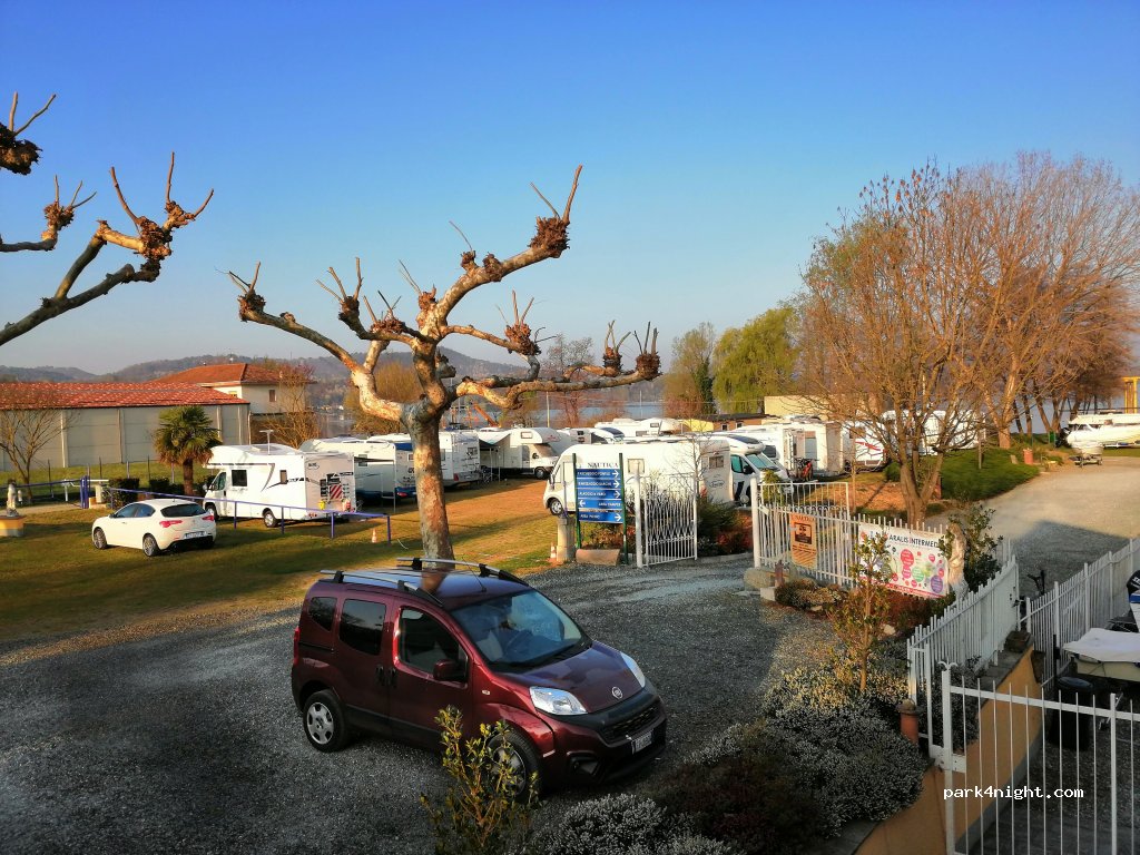 (13883) Viverone - Strada Provinciale Viverone Alice - Castello — foto