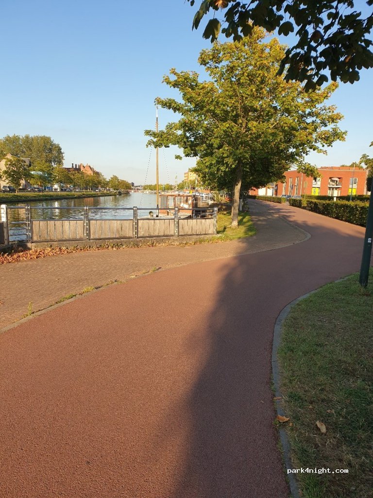 (8000) Brugge - 15 Sint-Pieterskaai — foto