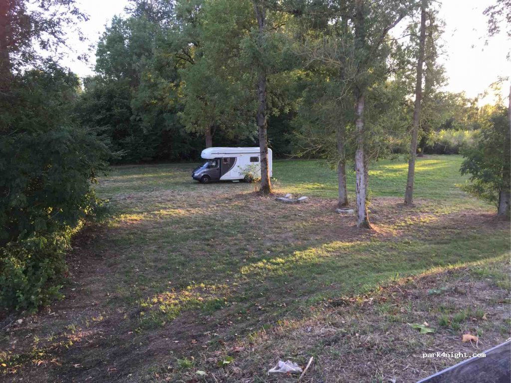(10240) Brillecourt - 8 Chemin du Bac — foto