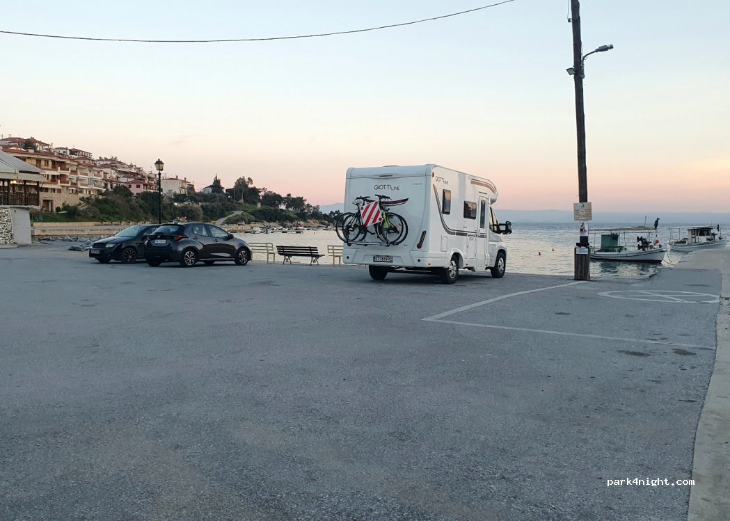 (630 78) Pirgadikia - Unnamed Road — foto 2