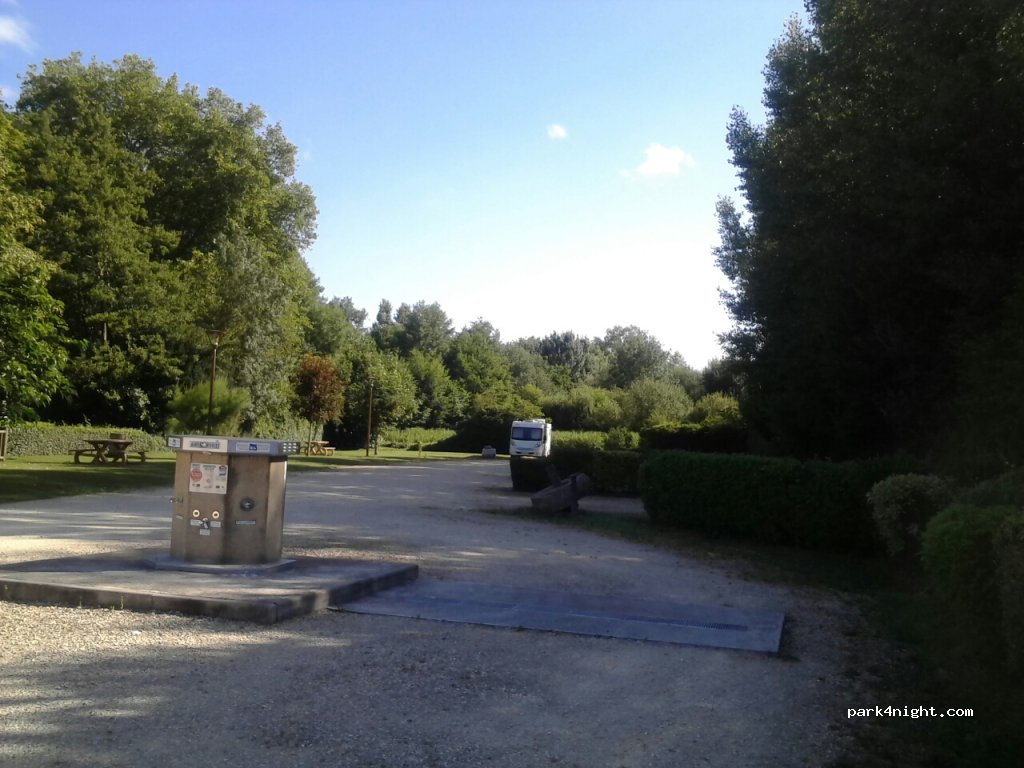 Aire de camping-cars Gizeux — foto