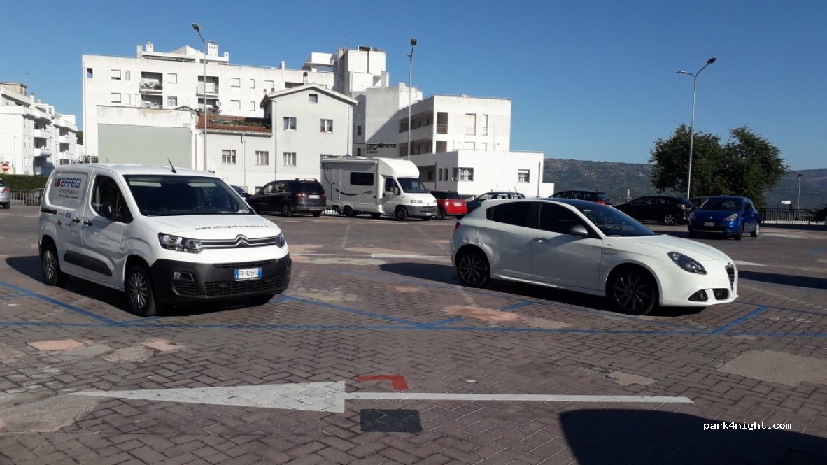 (08100) Nuoro - 16 Piazza Italia — foto