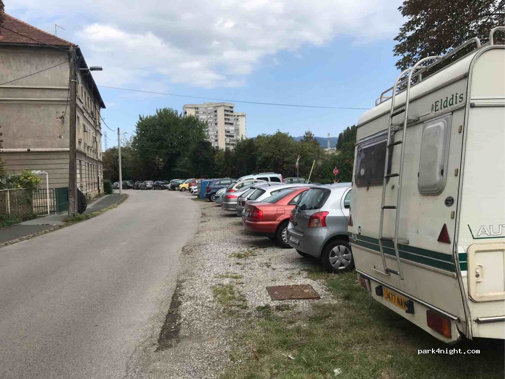 (10110) Zagreb - 12 Zagorska ulica — foto