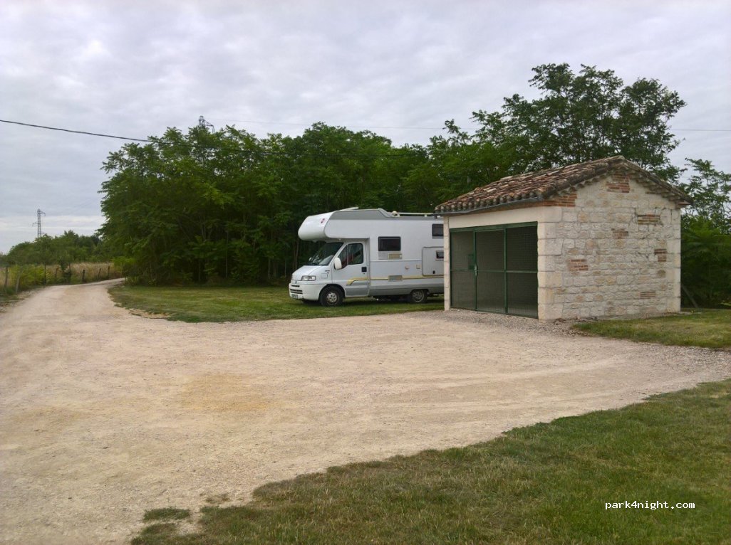 (82270) Montalzat - Unnamed Road — foto