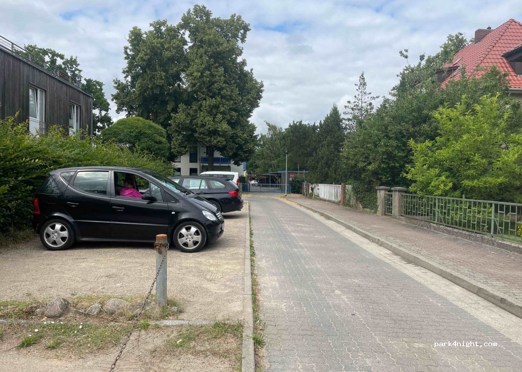 (17192) Waren (Müritz) - 5 Karl-Liebknecht-Straße — foto