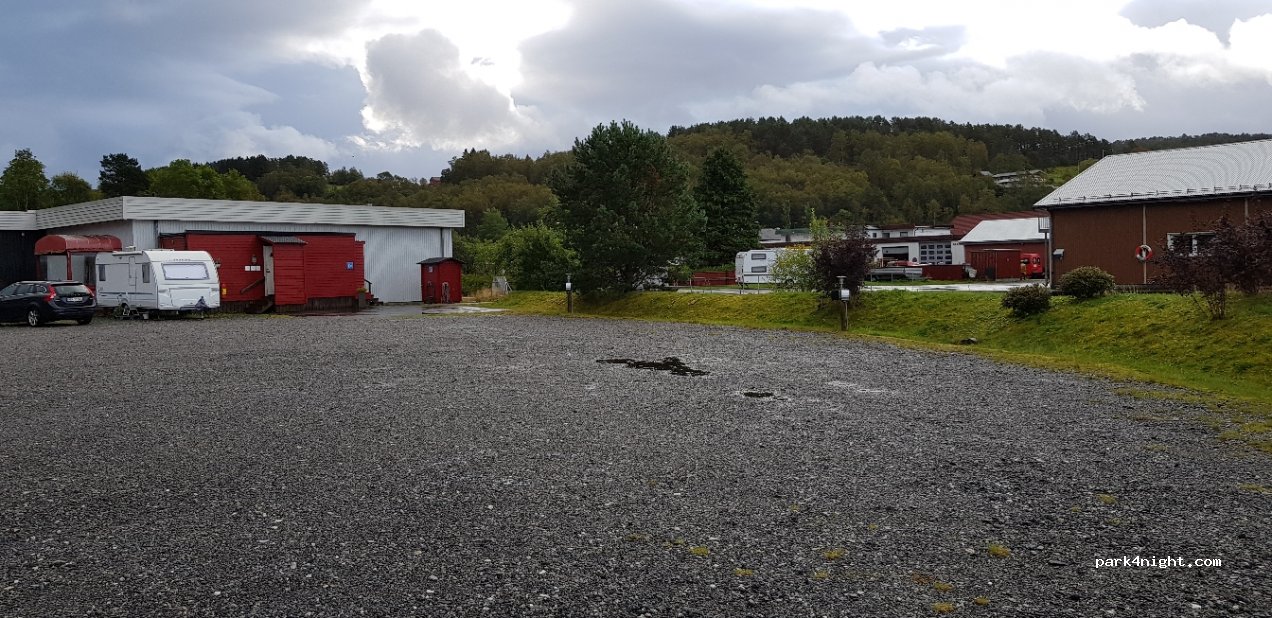 Wohnmobilstellplatz Eikefjord — foto