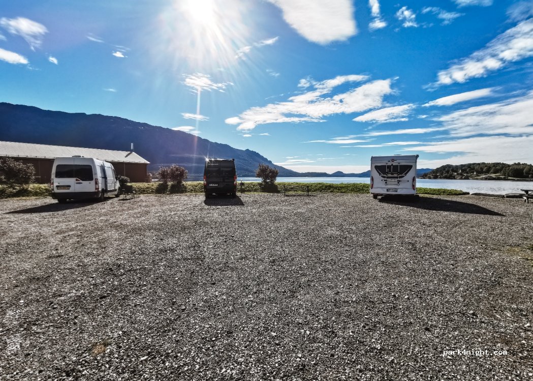 Wohnmobilstellplatz Eikefjord — foto 3