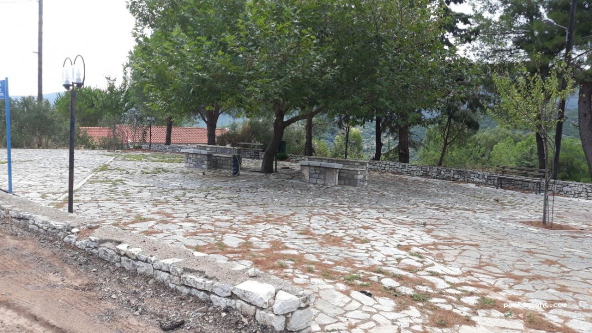 (240 13)  - Eparchiaki Odos Lampainis-Mourgiatadas — foto 2