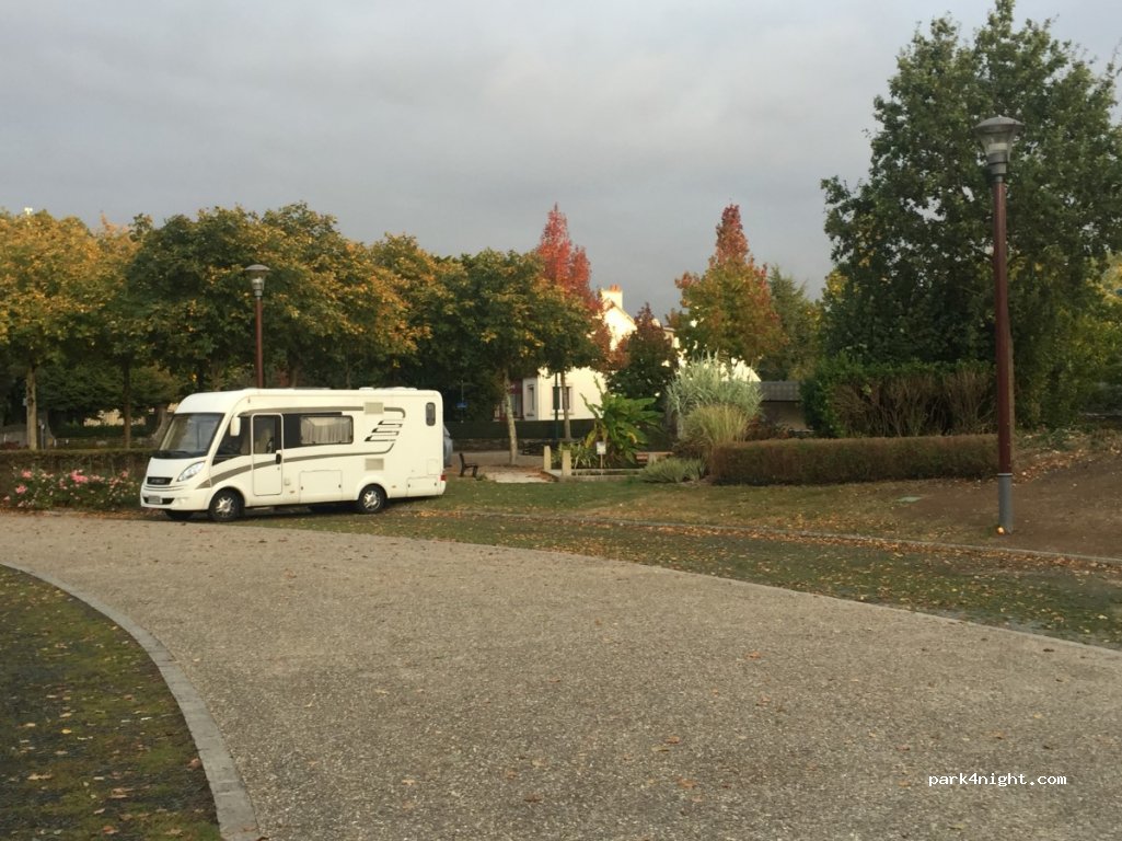 (56800) Ploërmel - 2-6 Rue Sénéchal Thuault — foto 2