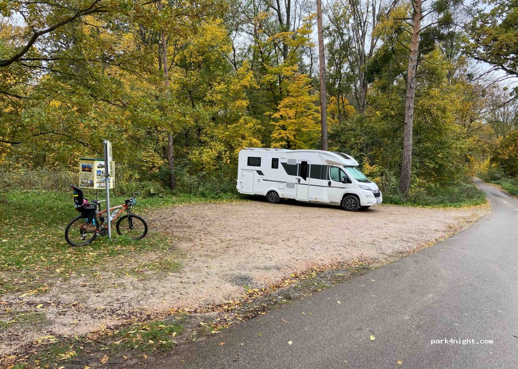 (690 06) Břeclav - Lednická — foto