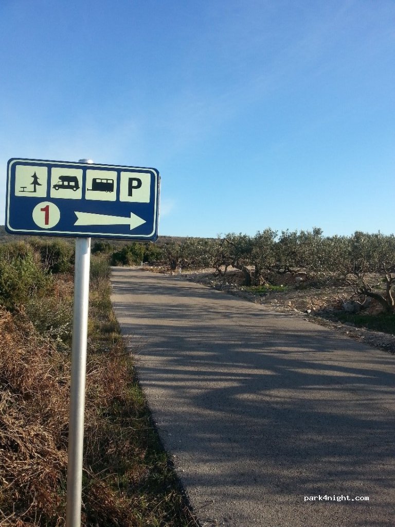 (22202) Primošten - Unnamed Road — foto