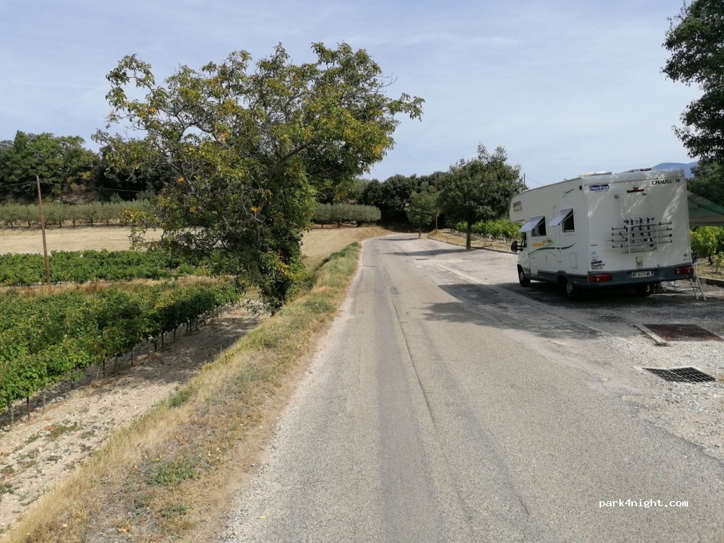 (84110) Crestet - Chemin de la Magdelaine — foto