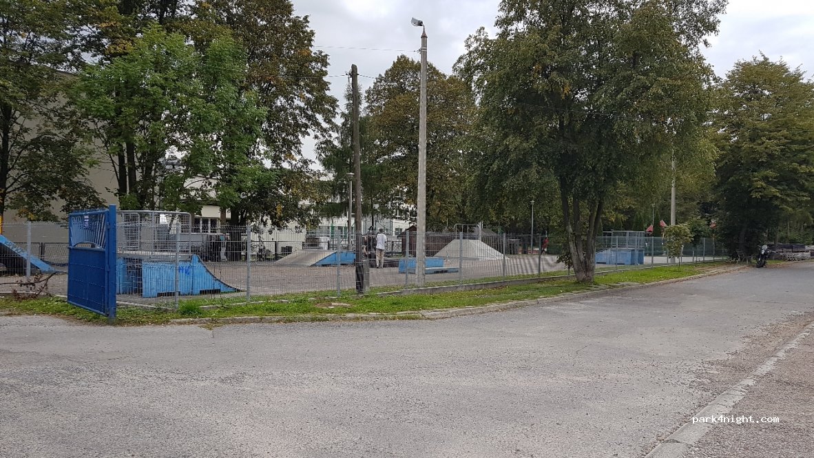 (32-065) Krzeszowice - 2 plac Kulczyckiego — foto 2