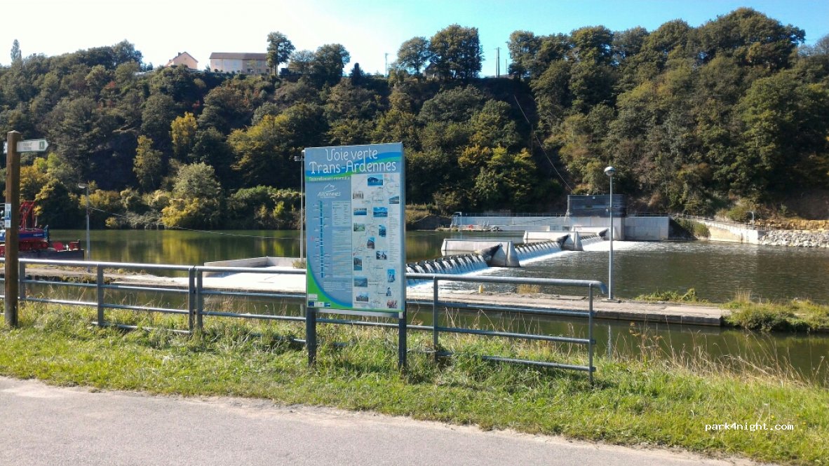 (08500) Revin - 474 Chemin du Vieux Chêne — foto 2