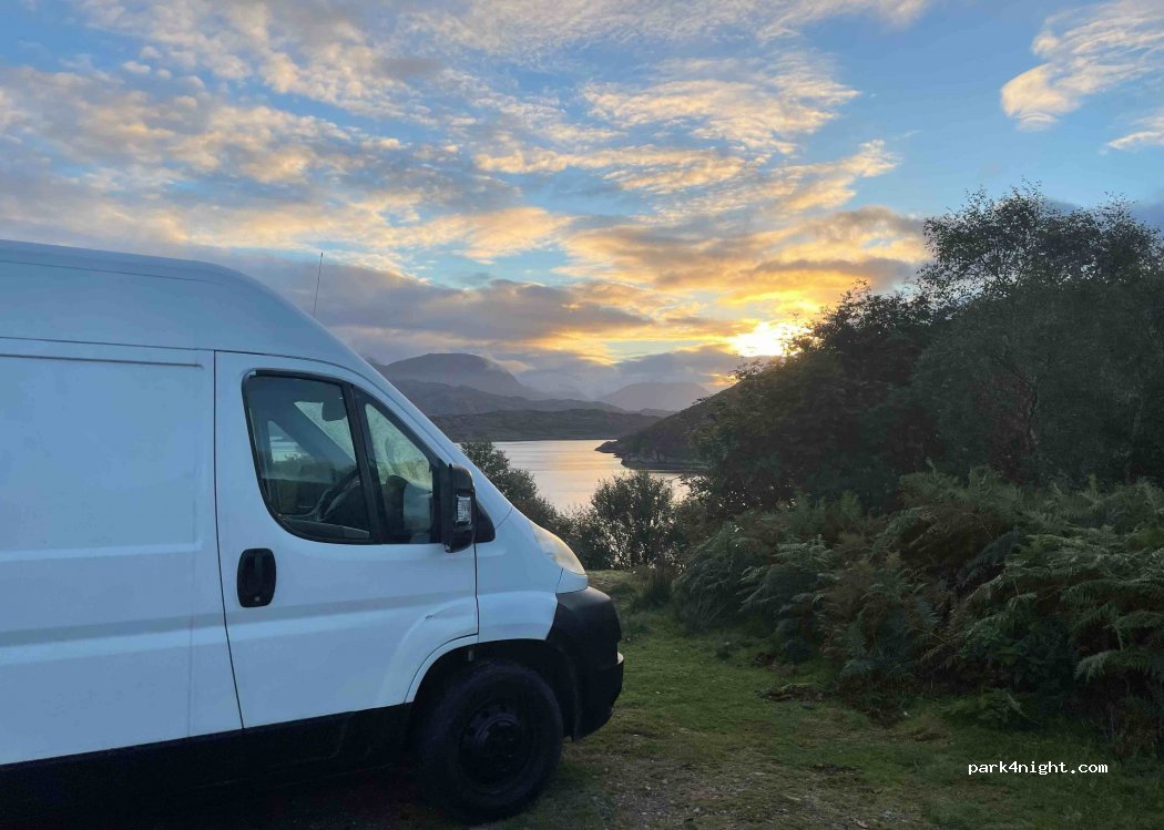 (IV54 8XH) Strathcarron - Unnamed Road — foto 2