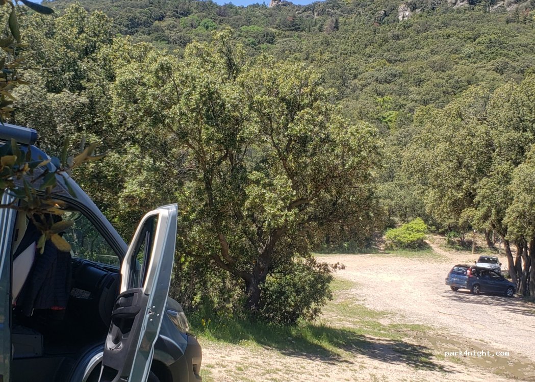 (34725) Saint-Saturnin-de-Lucian - Unnamed Road — foto 4