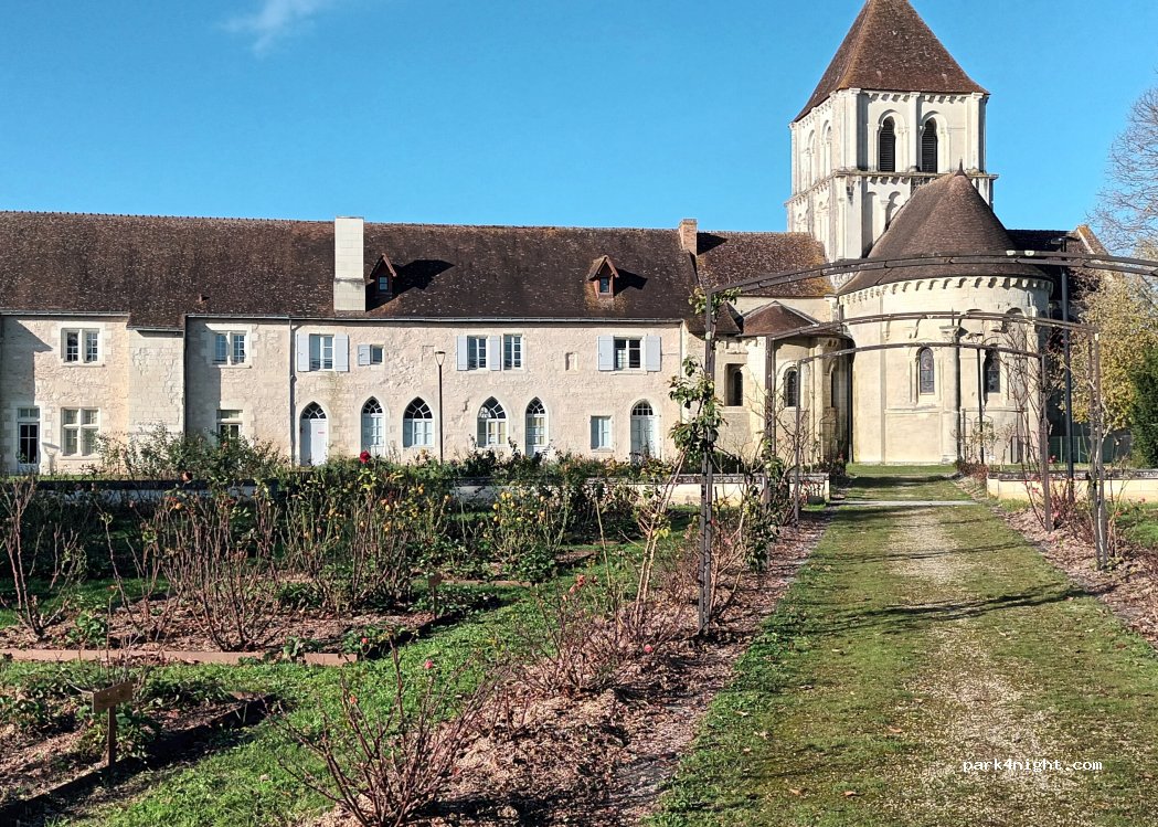 (86140) Lencloître - 18 Place du Champ de Foire — foto 4