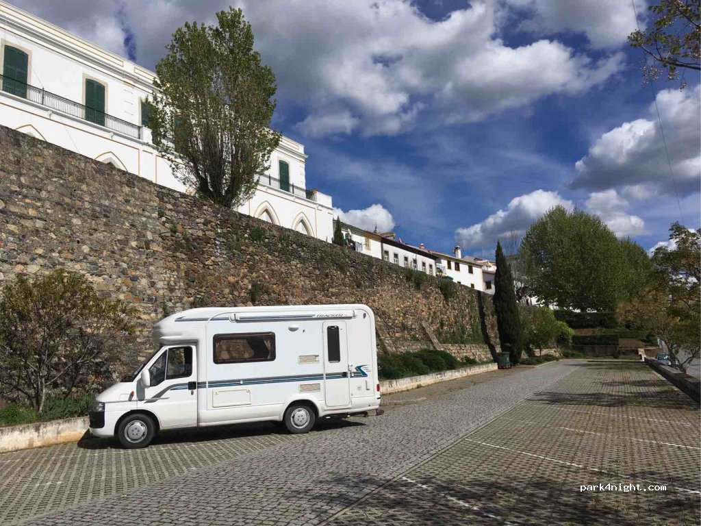 () Castelo de Vide - 5 Rua Luís de Camões — foto 2