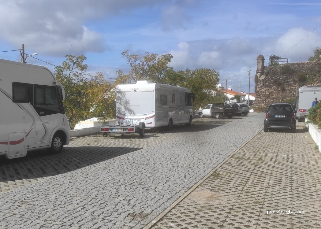 () Castelo de Vide - 5 Rua Luís de Camões — foto 3