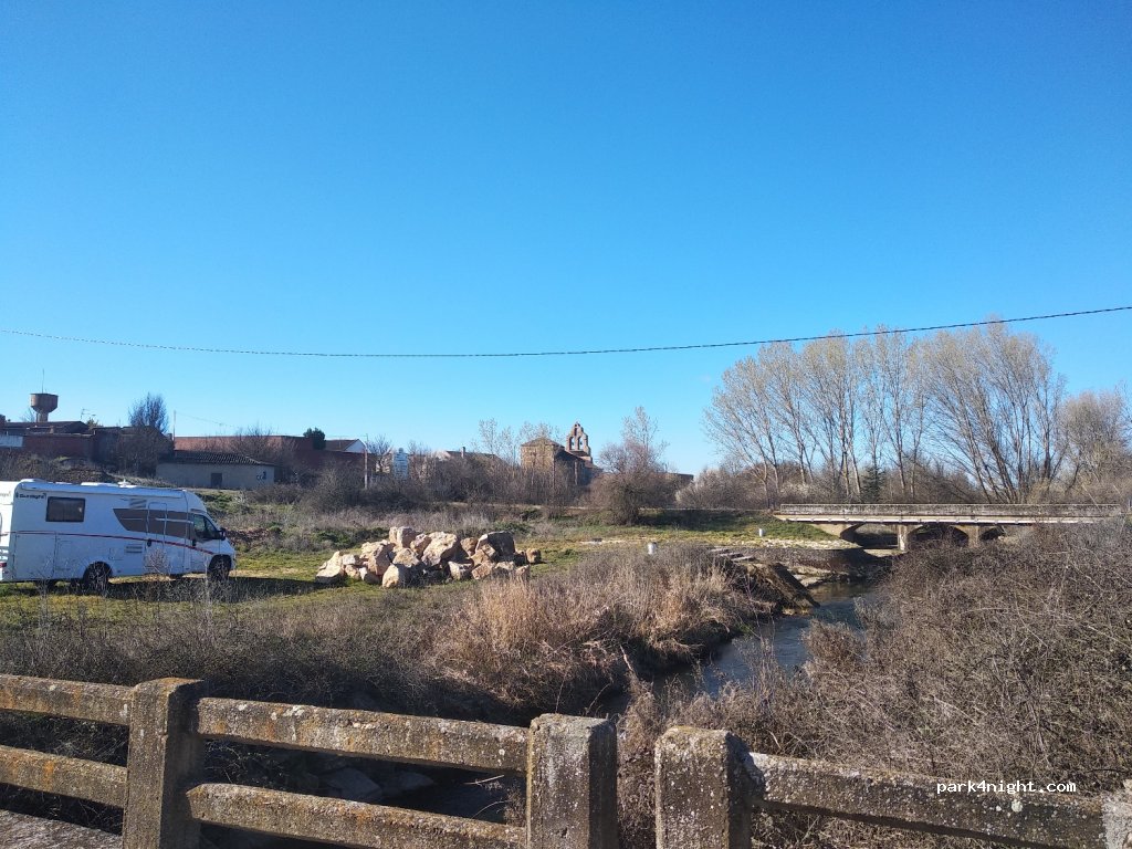 (24791) Roperuelos del Páramo - 2 Calle Carretera de Valderas — foto 3
