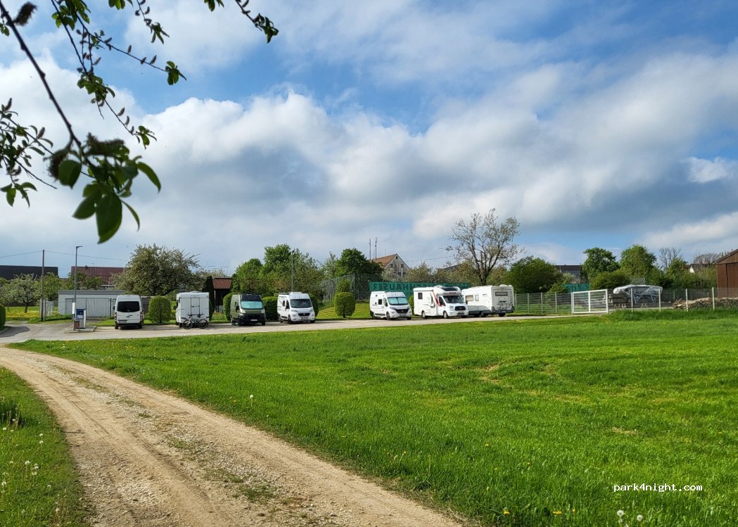 Wohnmobilstellplatz Neuhausen ob Eck — foto 4