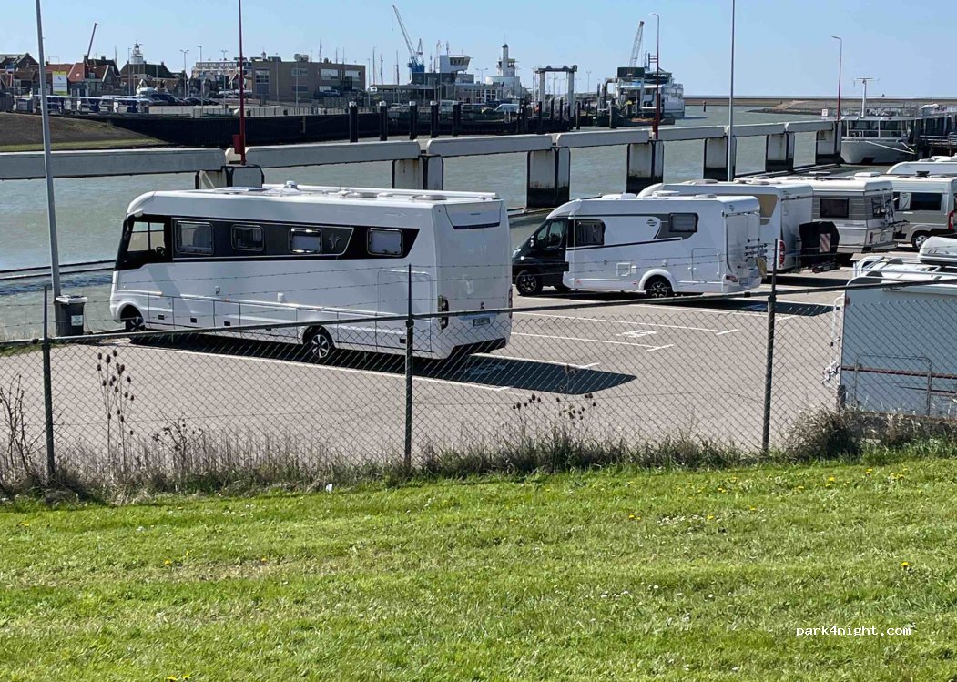 Camper parkeerplaats Nieuwe Vissershaven — foto 2