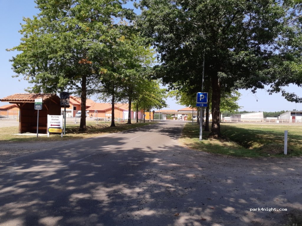 (40000) Mont-de-Marsan - 570 Avenue de l'Hippodrome — foto 2