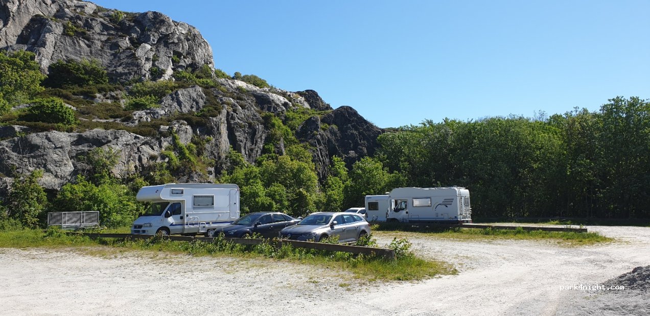 (471 90) Kyrkesund - 1 Färjevägen — foto